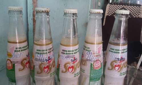 Cà[-]Mau:[-]Phát[-]hiện[-]hàng[-]loạt[-]chai[-]sữa[-]đậu[-]nành[-]Soya[-]có[-]dị[-]vật